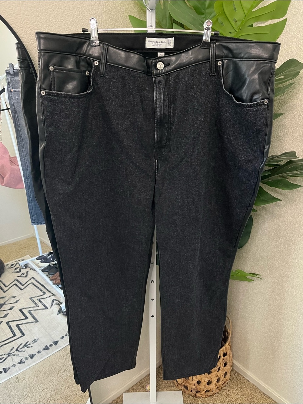 🖤 Abercrombie & Fitch Curve Love Vegan Leather Ankle Straight Pants Size 22 NWT